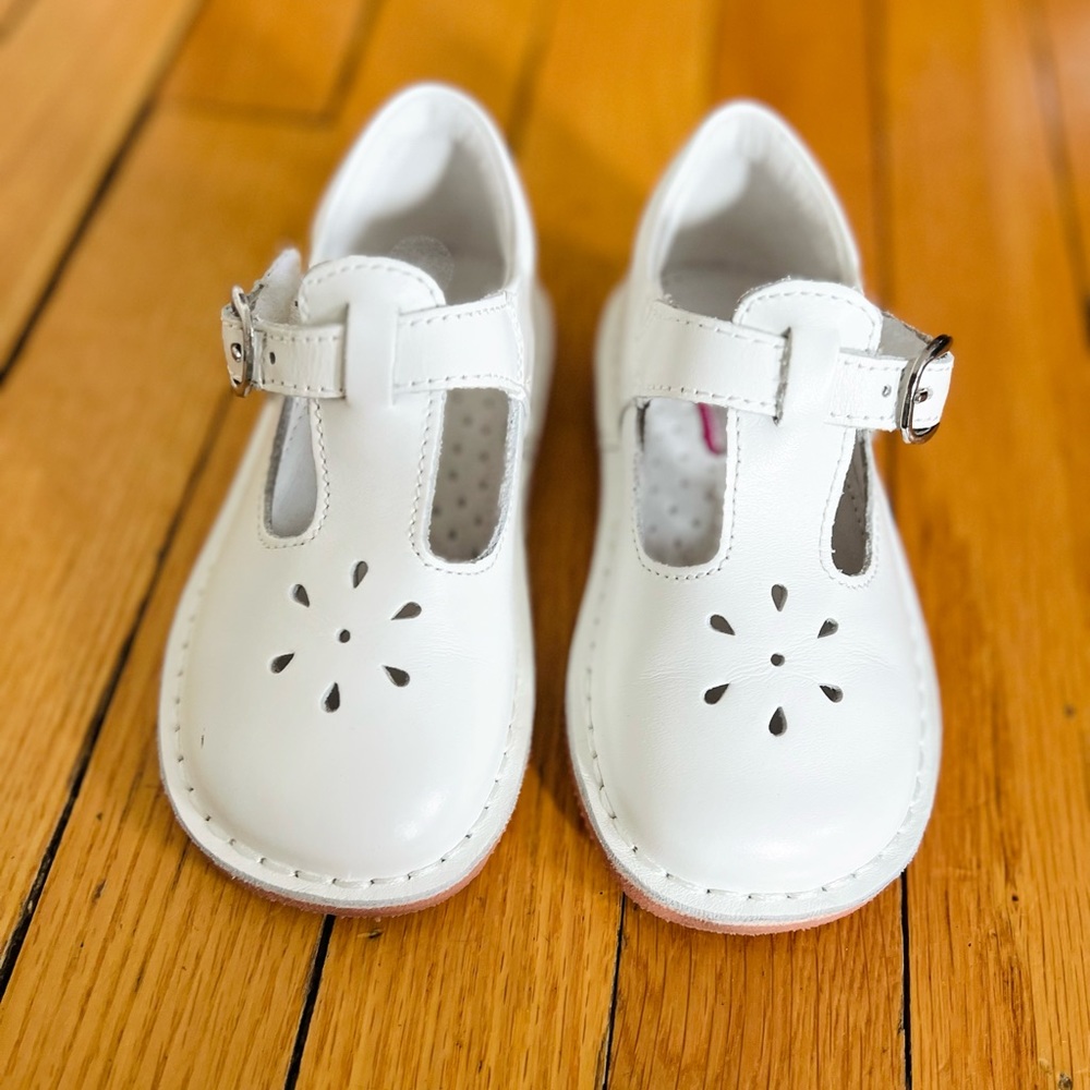 NWOT L’Amour Joy Classic Leather T-Strap Mary Jane Shoe